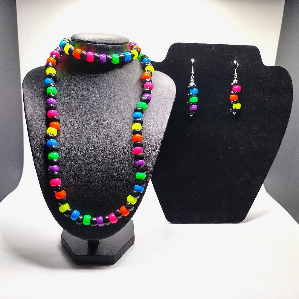 GLOW NECKLACE - Picture 2 of 16